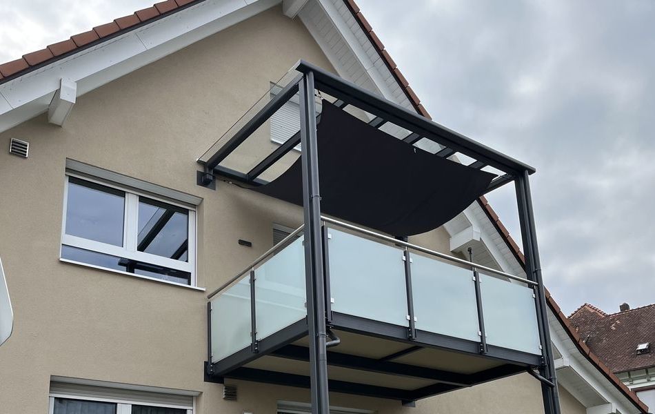 Hauseingangsgeländer mit Balkon
